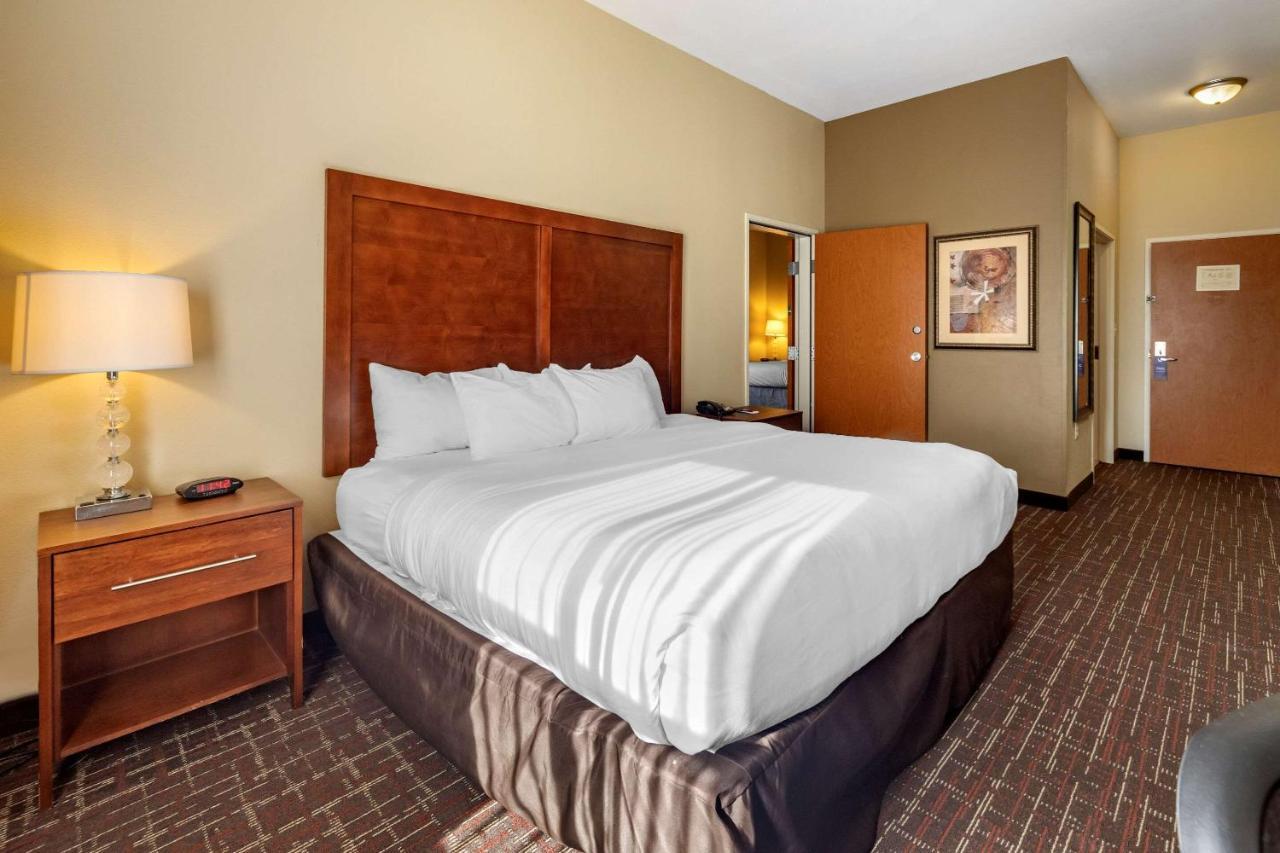 Comfort Inn & Suites Shawnee North Near I-40 Екстериор снимка