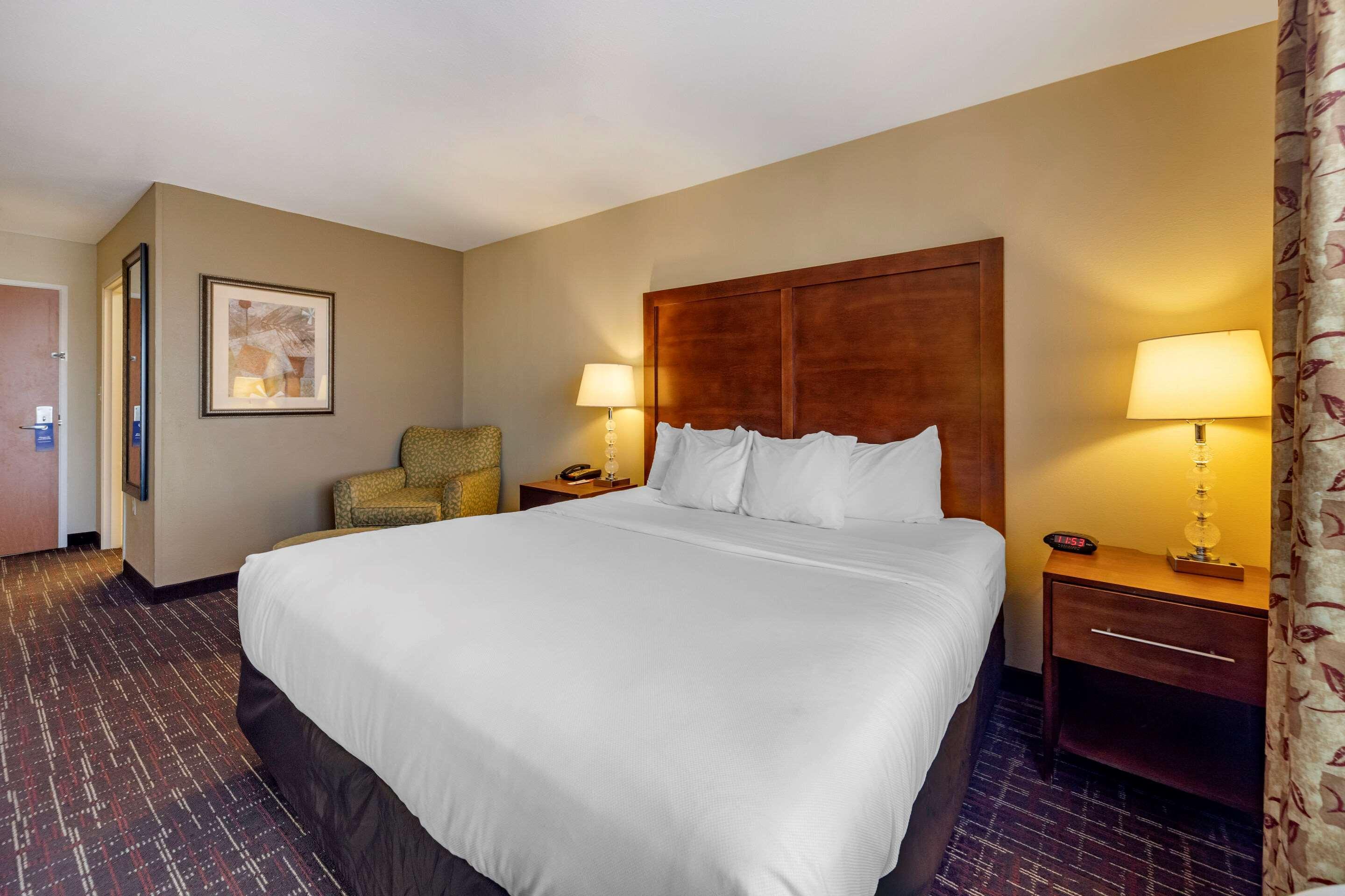Comfort Inn & Suites Shawnee North Near I-40 Екстериор снимка