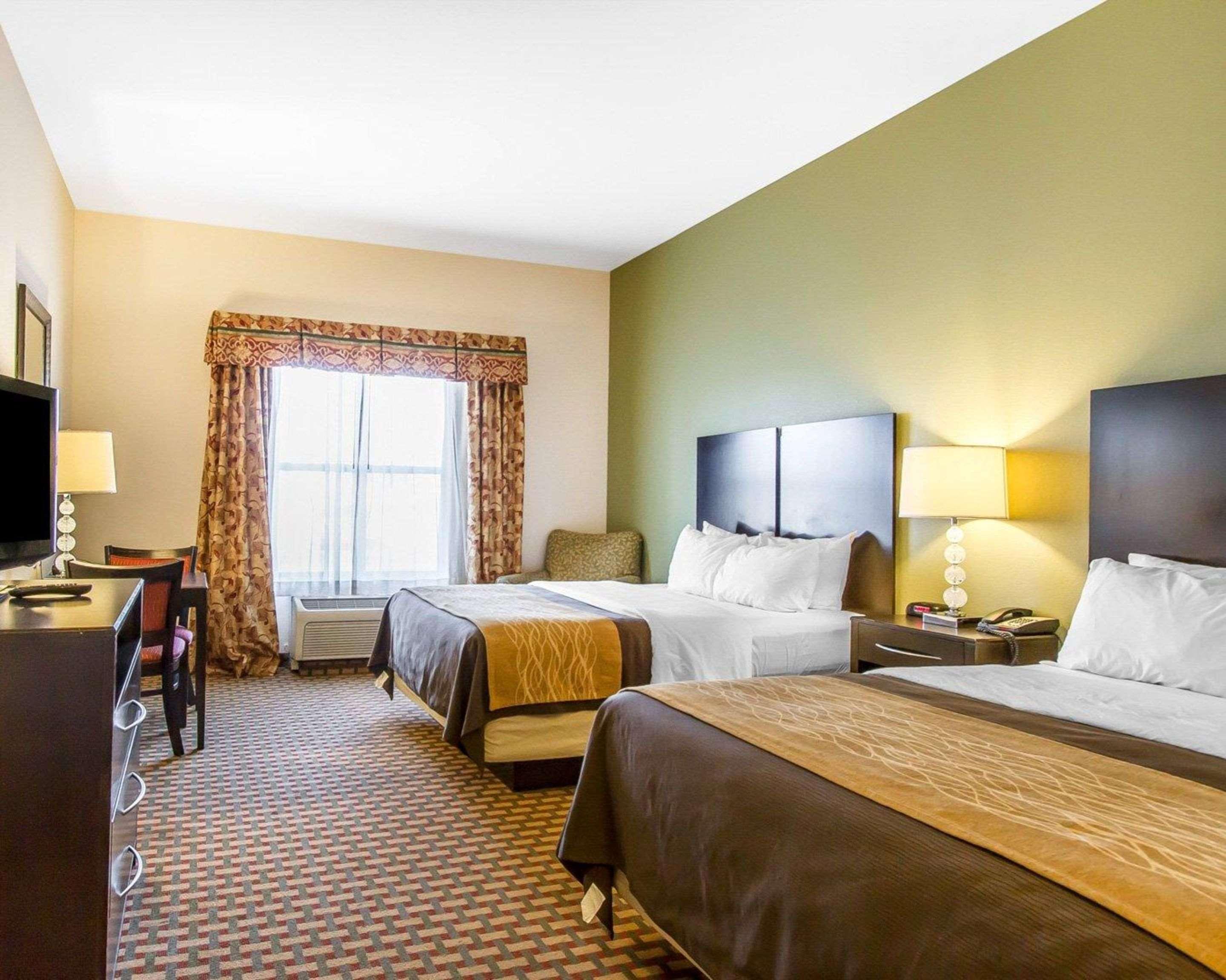 Comfort Inn & Suites Shawnee North Near I-40 Екстериор снимка