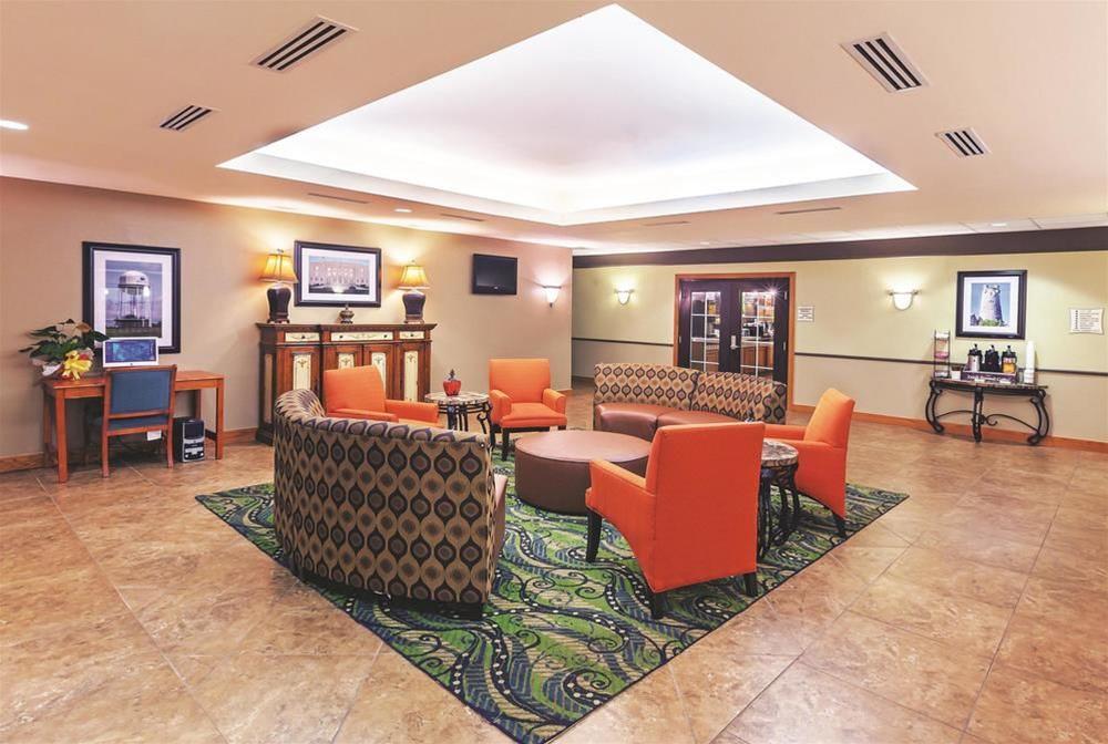 Comfort Inn & Suites Shawnee North Near I-40 Екстериор снимка