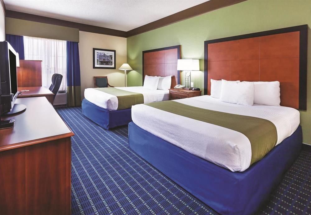 Comfort Inn & Suites Shawnee North Near I-40 Екстериор снимка