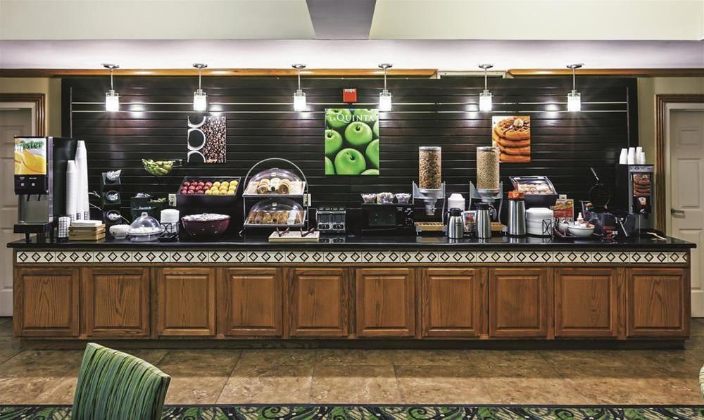 Comfort Inn & Suites Shawnee North Near I-40 Екстериор снимка