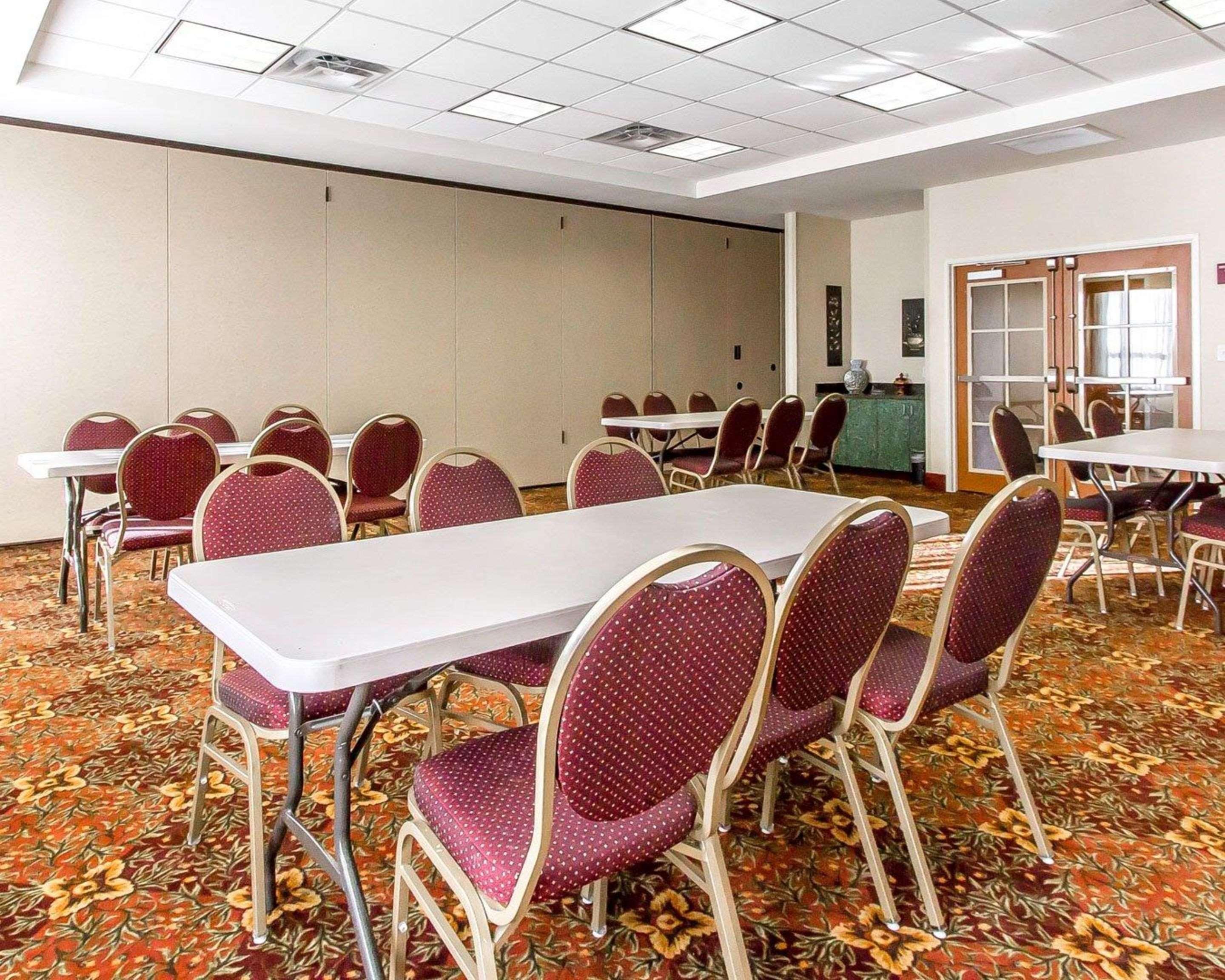 Comfort Inn & Suites Shawnee North Near I-40 Екстериор снимка