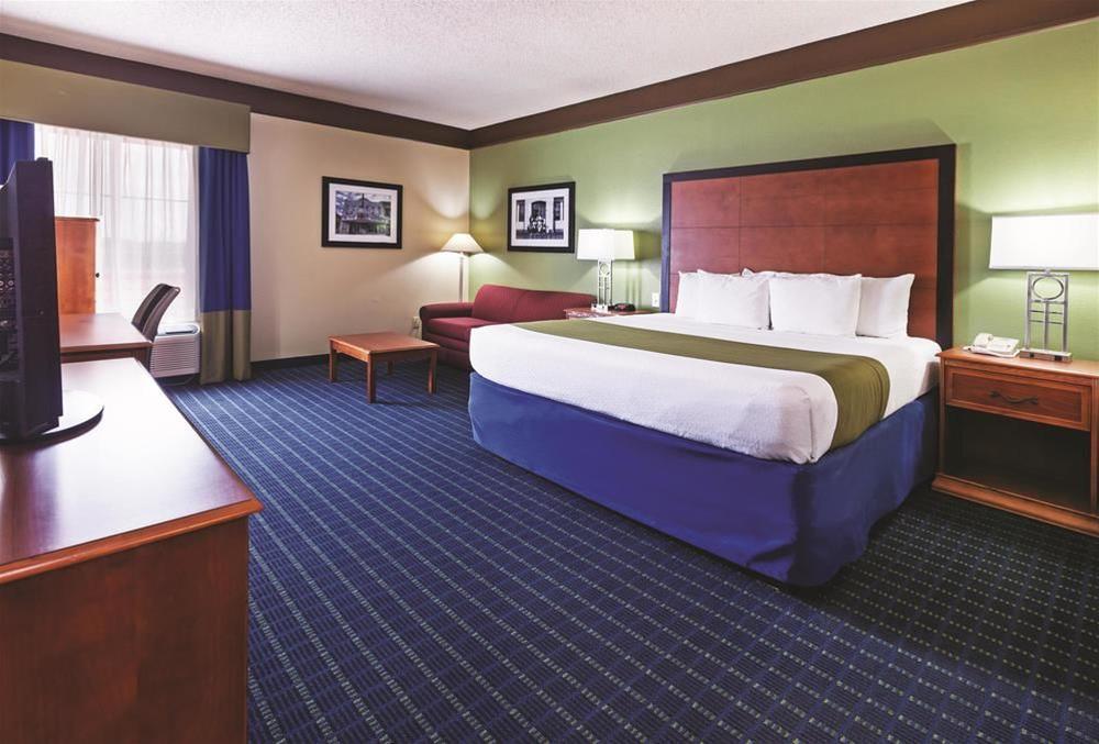 Comfort Inn & Suites Shawnee North Near I-40 Екстериор снимка