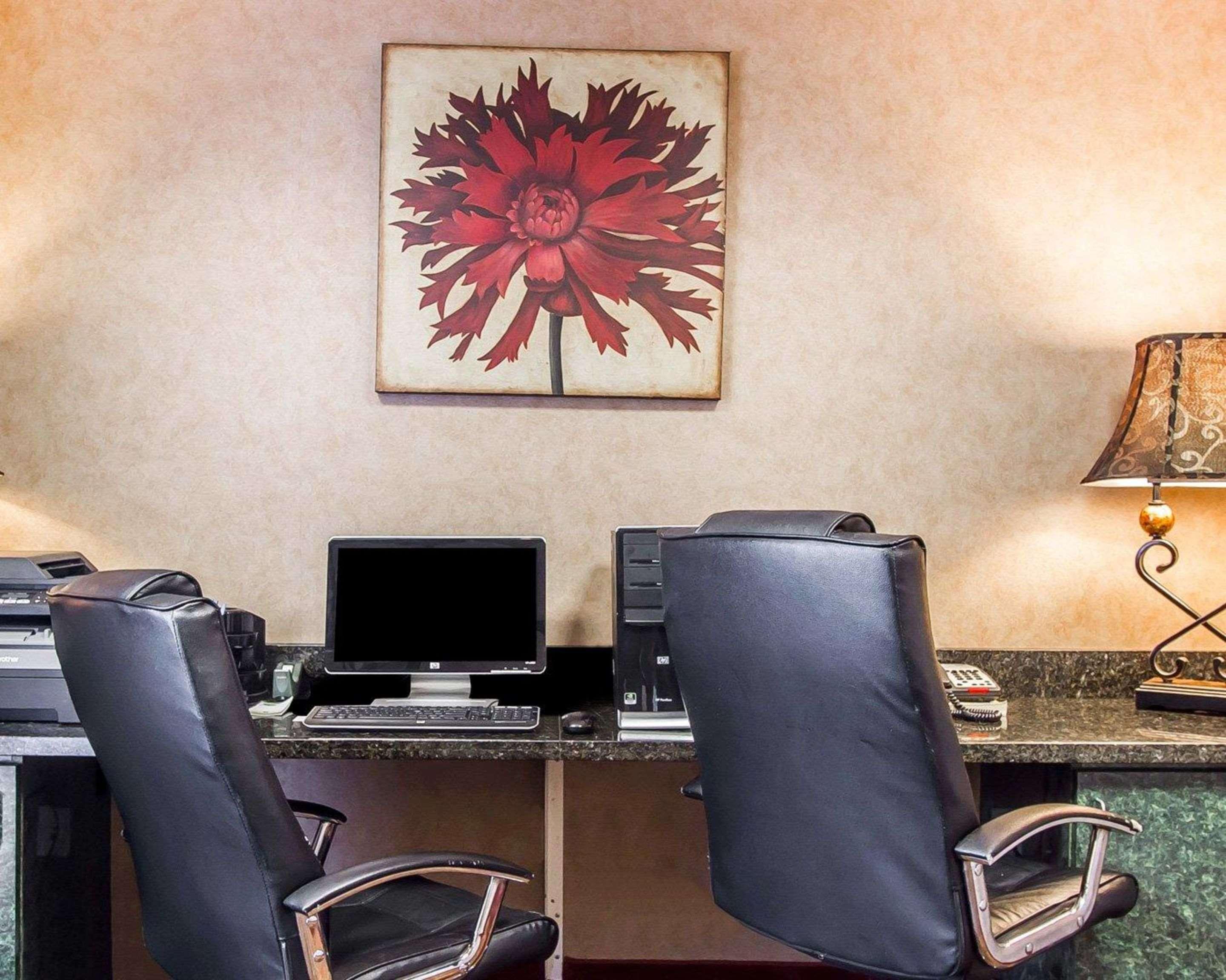 Comfort Inn & Suites Shawnee North Near I-40 Екстериор снимка