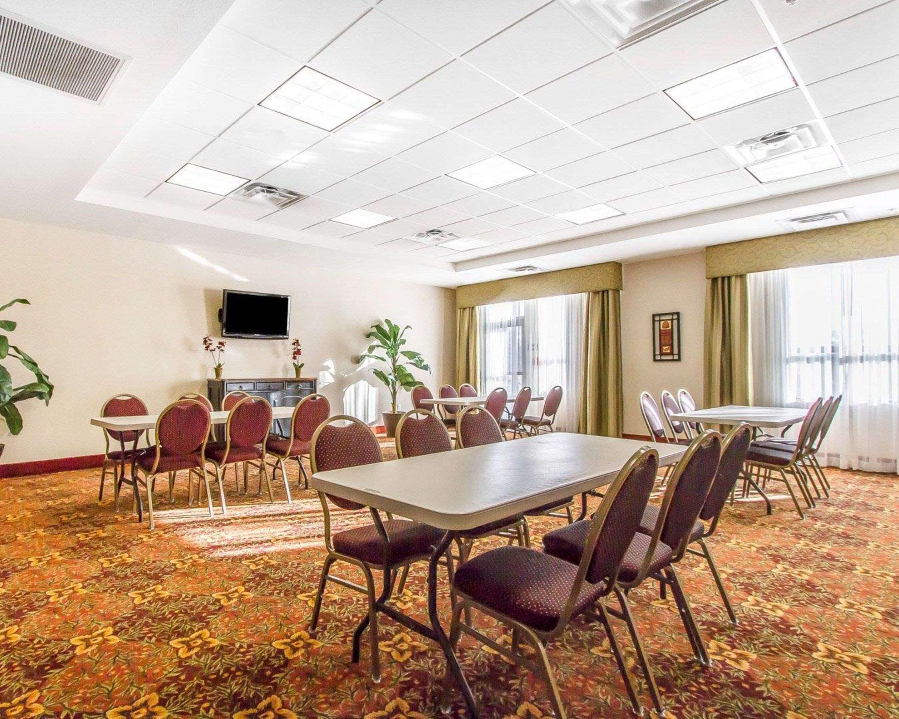 Comfort Inn & Suites Shawnee North Near I-40 Екстериор снимка