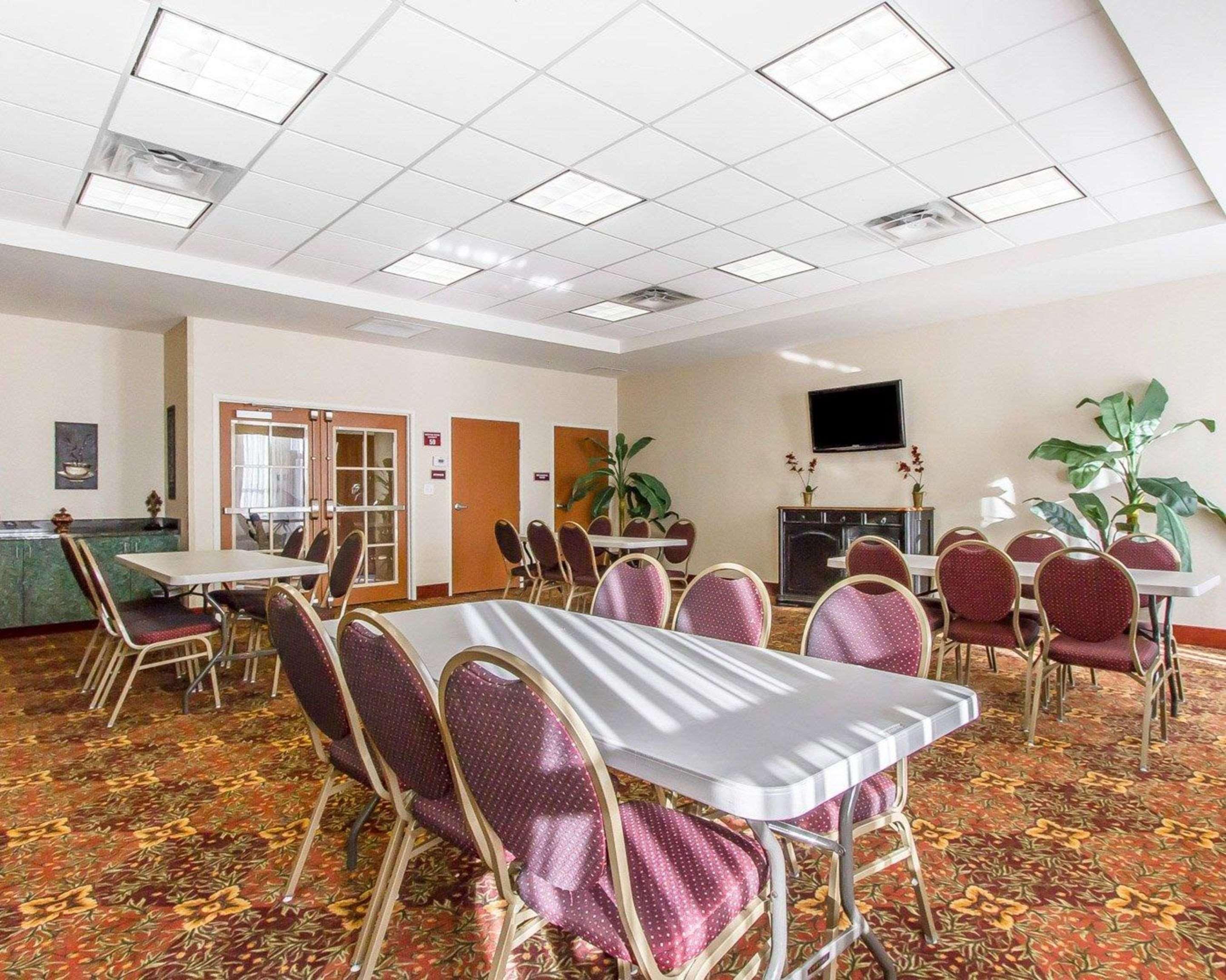 Comfort Inn & Suites Shawnee North Near I-40 Екстериор снимка