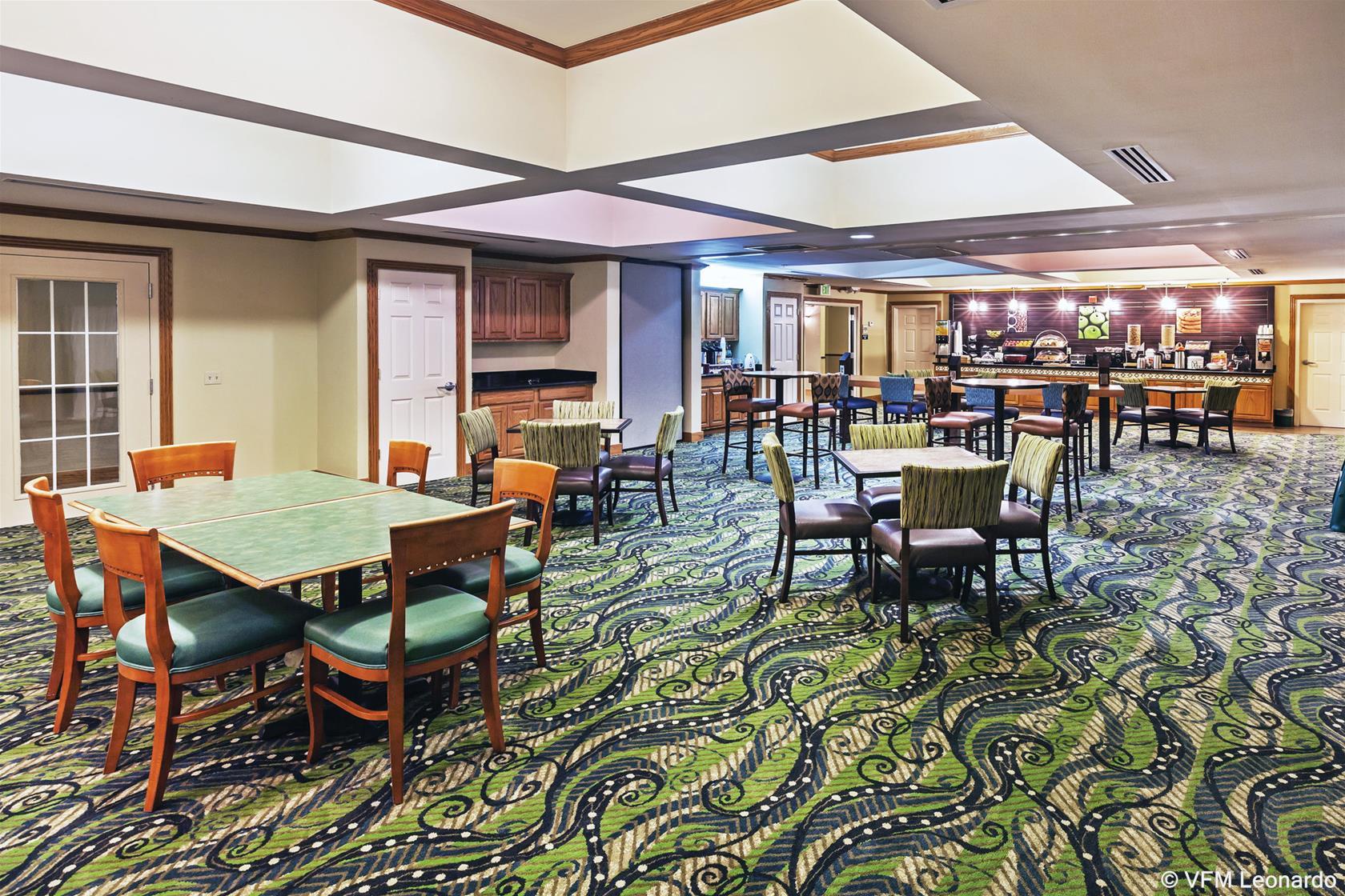 Comfort Inn & Suites Shawnee North Near I-40 Екстериор снимка