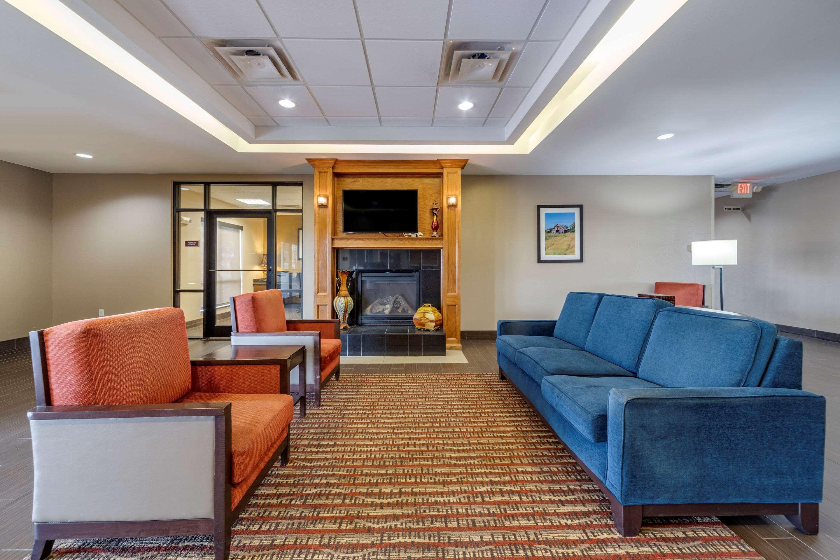 Comfort Inn & Suites Shawnee North Near I-40 Екстериор снимка