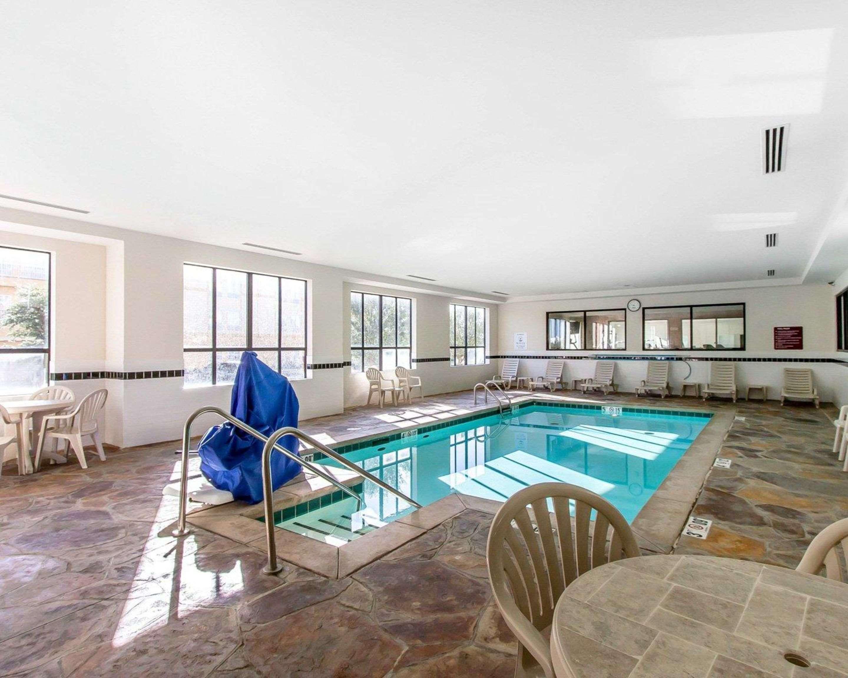 Comfort Inn & Suites Shawnee North Near I-40 Екстериор снимка