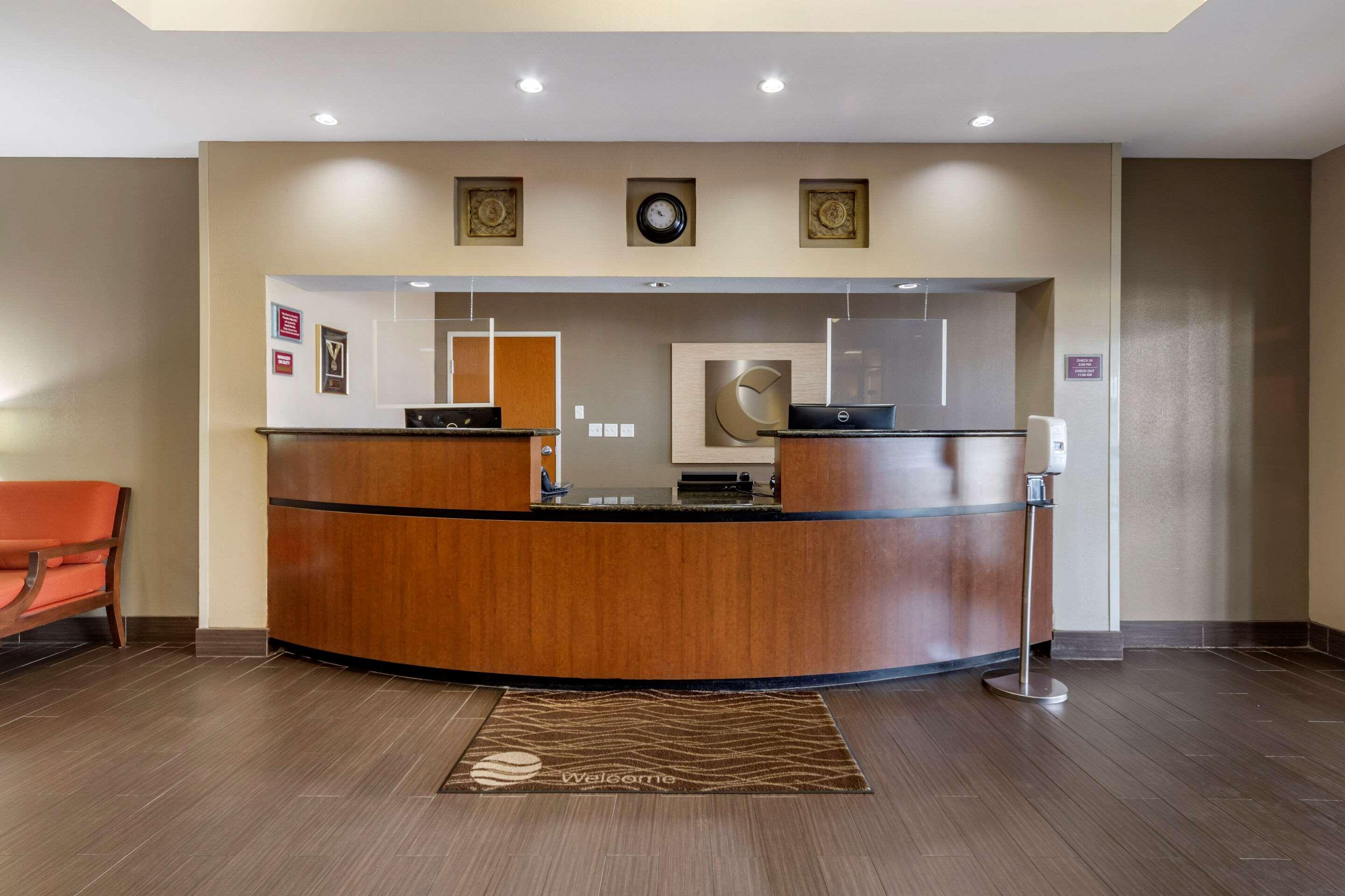 Comfort Inn & Suites Shawnee North Near I-40 Екстериор снимка
