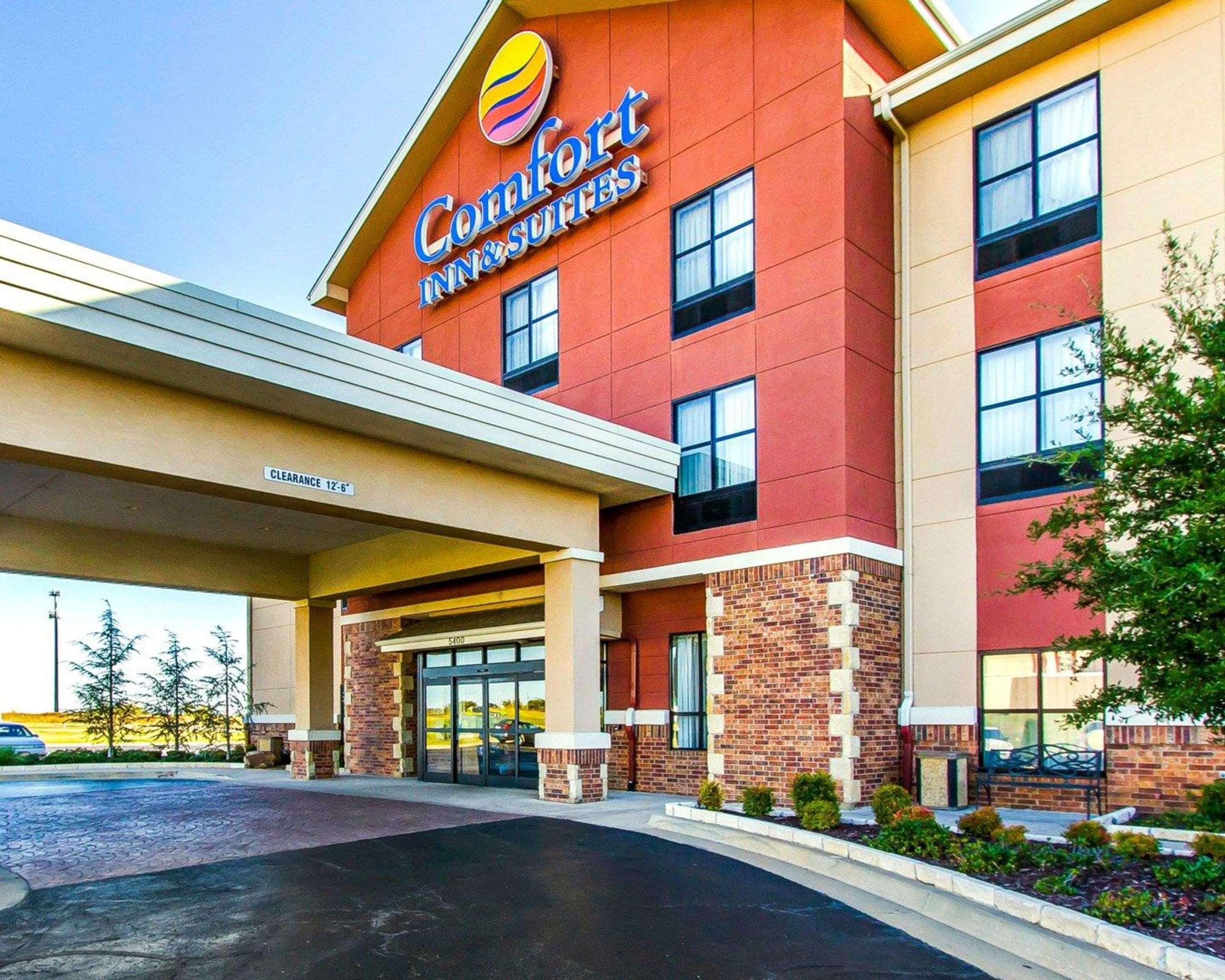Comfort Inn & Suites Shawnee North Near I-40 Екстериор снимка